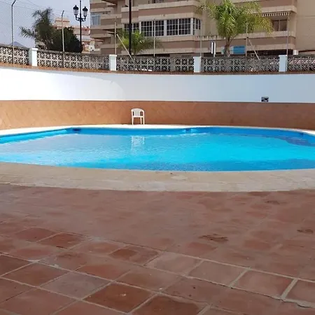 Bonito Con Piscina *